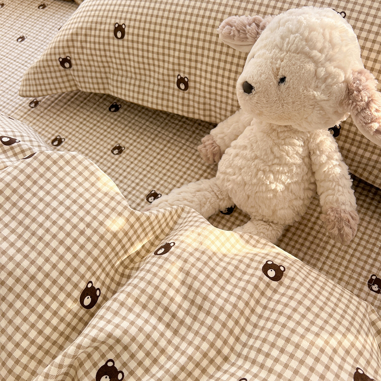 91家纺网 家纺一手货源 找家纺 一比一家纺 2026新款亲肤舒适仿棉印花床盖四件套 小熊头