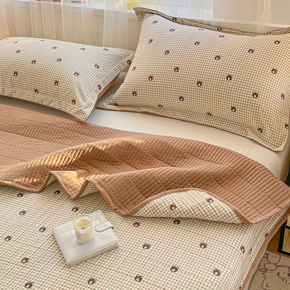 91家纺网 家纺一手货源 找家纺 一比一家纺 2026新款亲肤舒适仿棉印花床盖四件套 小熊头