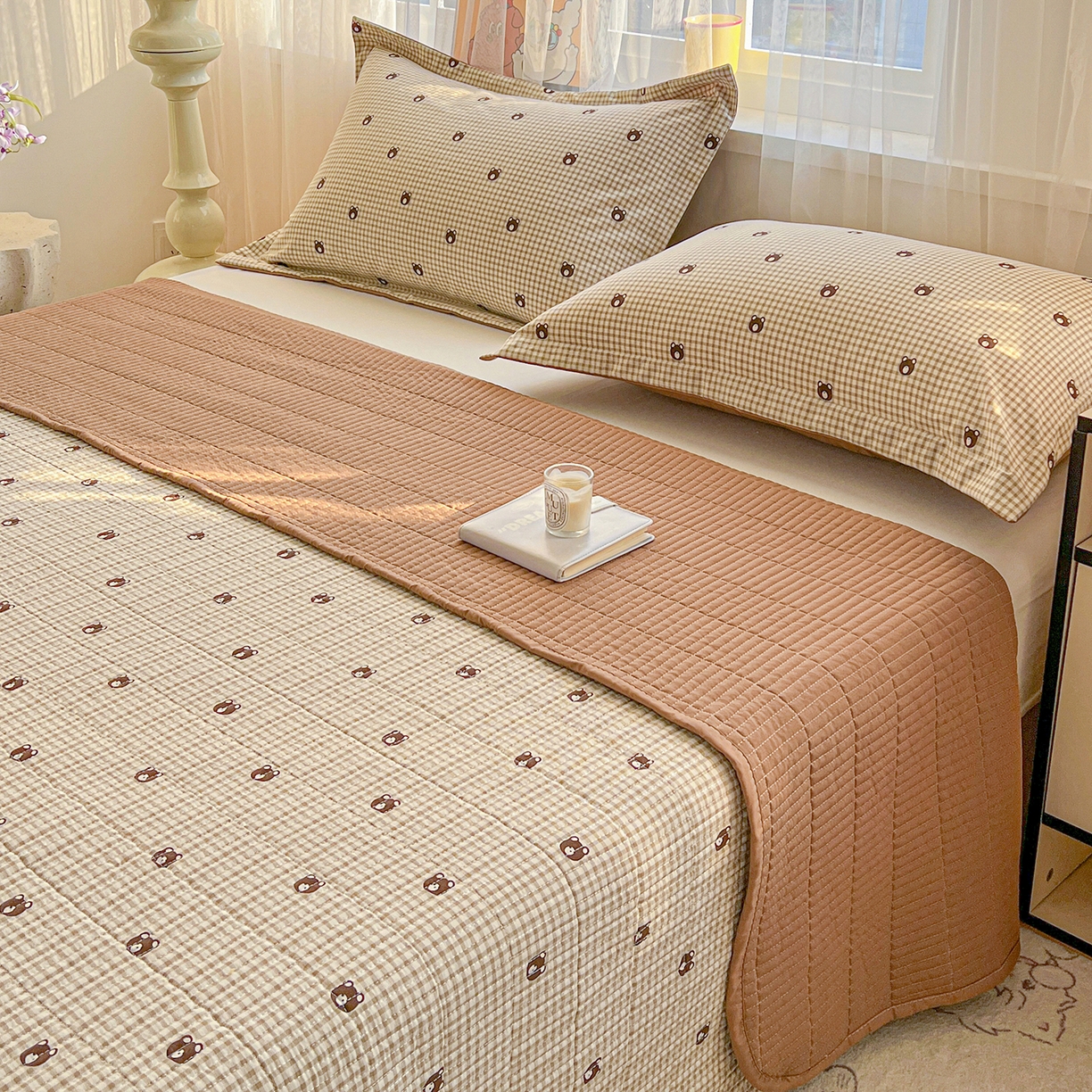 91家纺网 家纺一手货源 找家纺 一比一家纺 2026新款亲肤舒适仿棉印花床盖四件套 小熊头