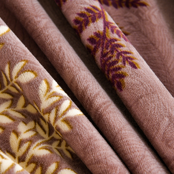 91家纺网 家纺一手货源 找家纺  妮恒美 2025新款牛奶绒印花床裙款四件套法莱绒四件套珊瑚金貂绒四件套 紫气东来