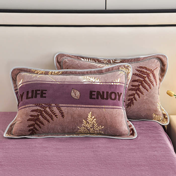 91家纺网 家纺一手货源 找家纺  妮恒美 2025新款牛奶绒印花床裙款四件套法莱绒四件套珊瑚金貂绒四件套 紫气东来