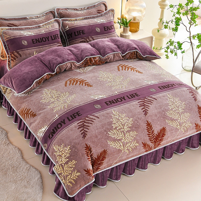 91家纺网 家纺一手货源 找家纺  妮恒美 2025新款牛奶绒印花床裙款四件套法莱绒四件套珊瑚金貂绒四件套 紫气东来