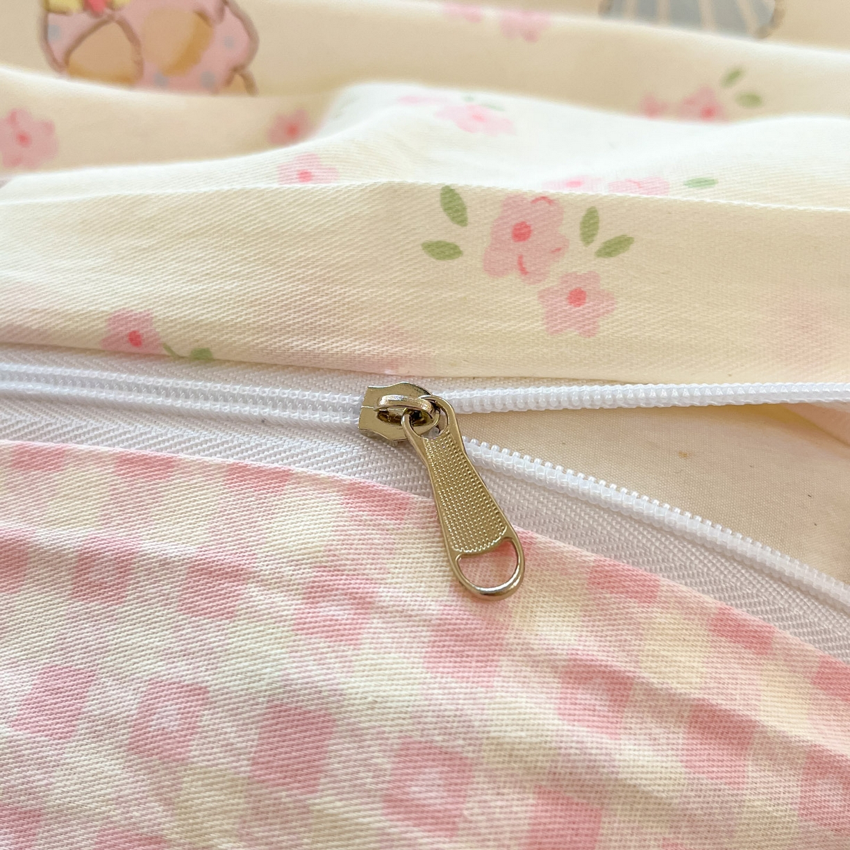 91家纺网 家纺一手货源 找家纺 莱通家纺 2026春夏新款全棉12868印花四件套单品系列-四件套 奶酪幼儿园