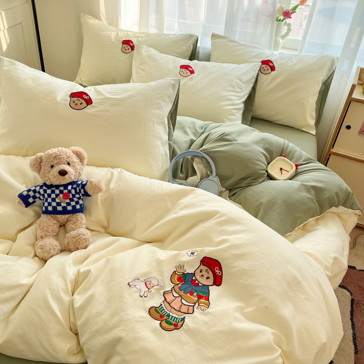 91家纺网 家纺一手货源 找家纺 优承佳生活馆 2026新款软糯云朵棉刺绣三件套四件套单被套小熊系列-系列一 放羊熊