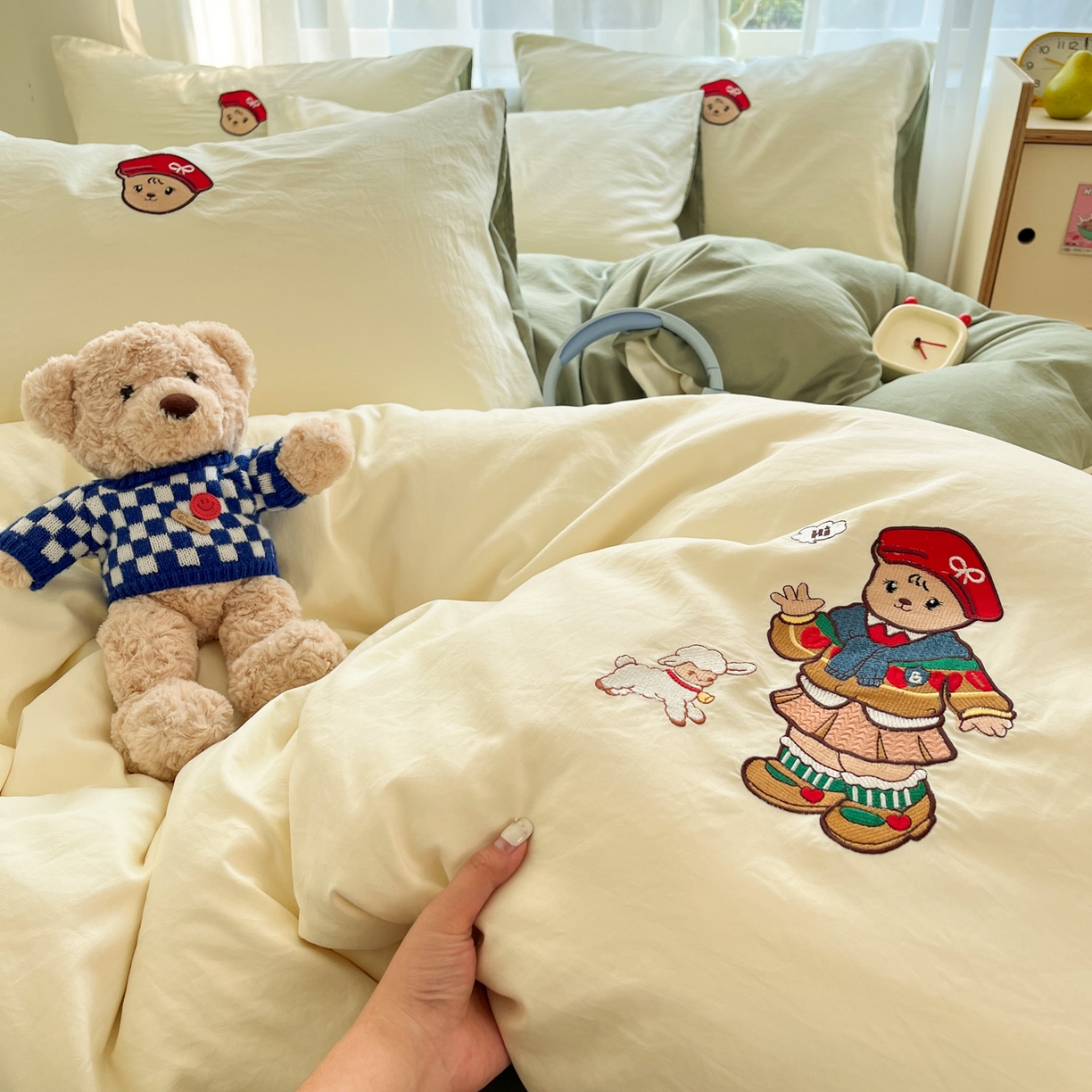 91家纺网 家纺一手货源 找家纺 优承佳生活馆 2026新款软糯云朵棉刺绣三件套四件套单被套小熊系列-系列一 放羊熊