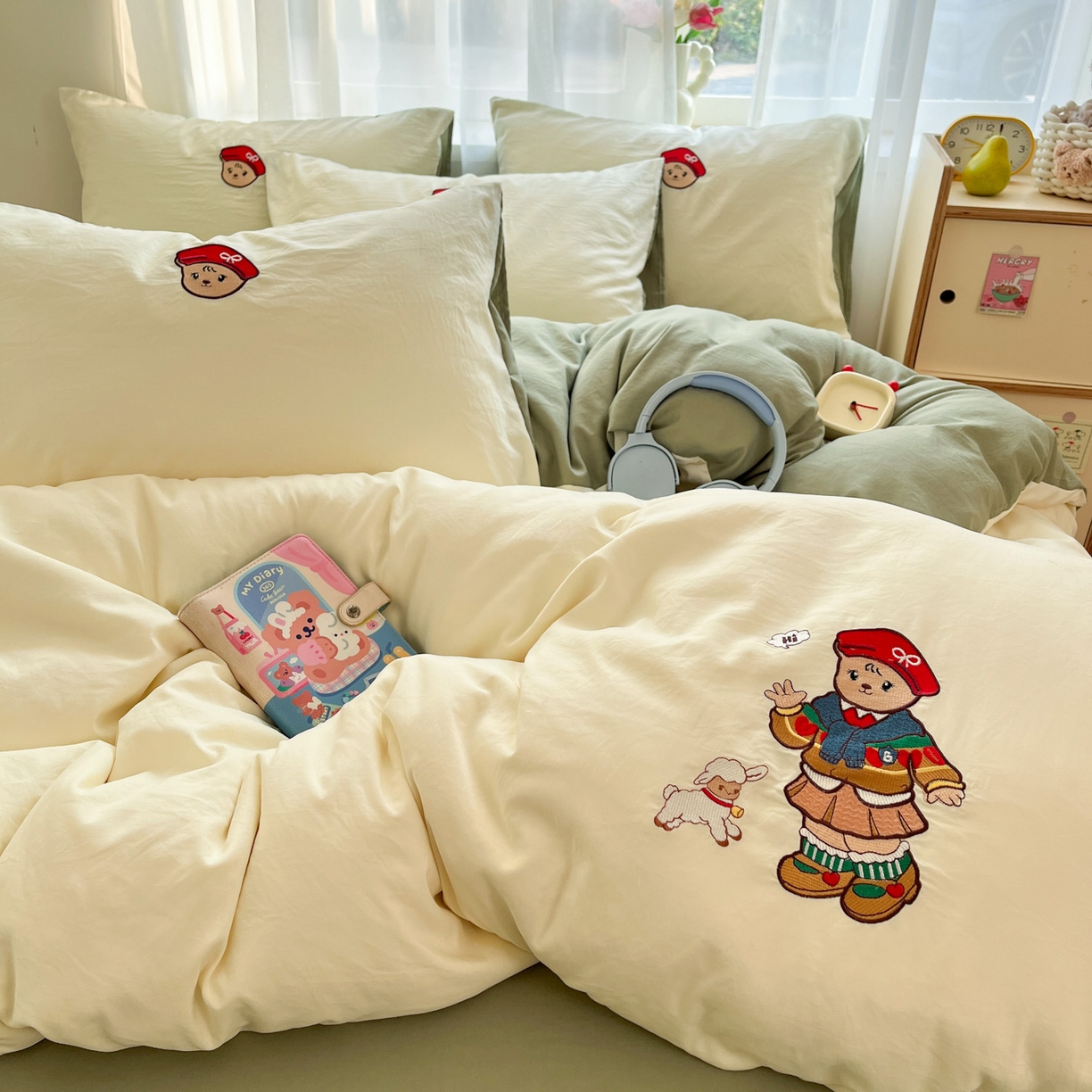 91家纺网 家纺一手货源 找家纺 优承佳生活馆 2026新款软糯云朵棉刺绣三件套四件套单被套小熊系列-系列一 放羊熊