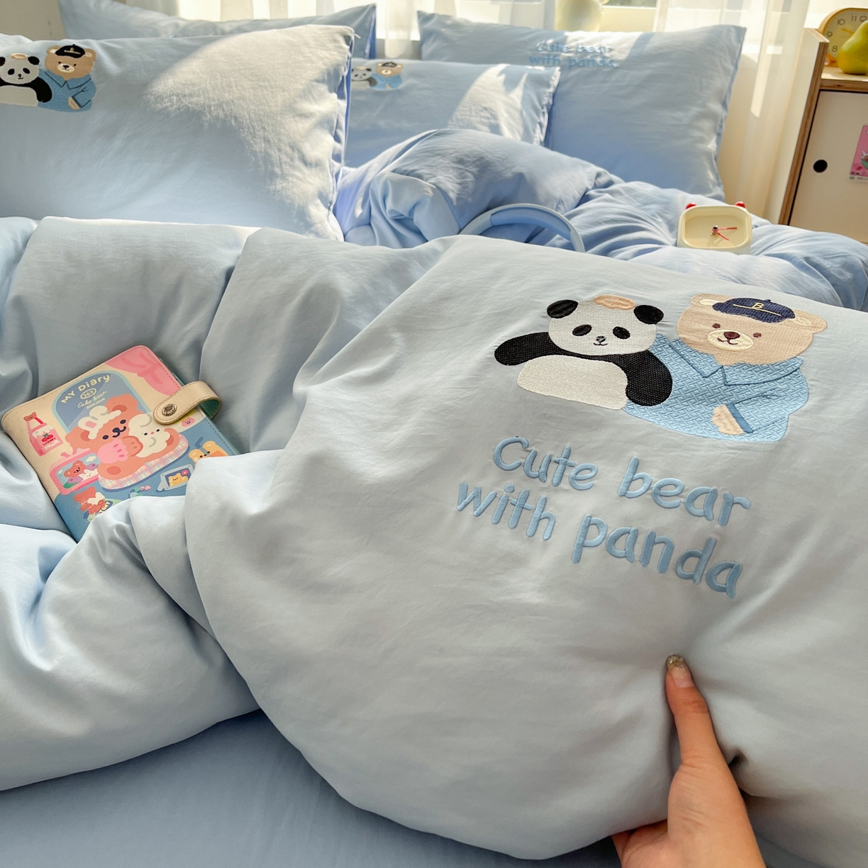 91家纺网 家纺一手货源 找家纺 优承佳生活馆 2026新款软糯云朵棉刺绣三件套四件套单被套小熊系列-系列一 伙伴熊