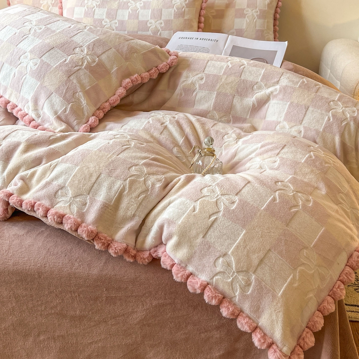 91家纺网 家纺一手货源 找家纺 梵克保罗 2025新款立体雕花绒球球四件套（提供买家秀） 幻彩