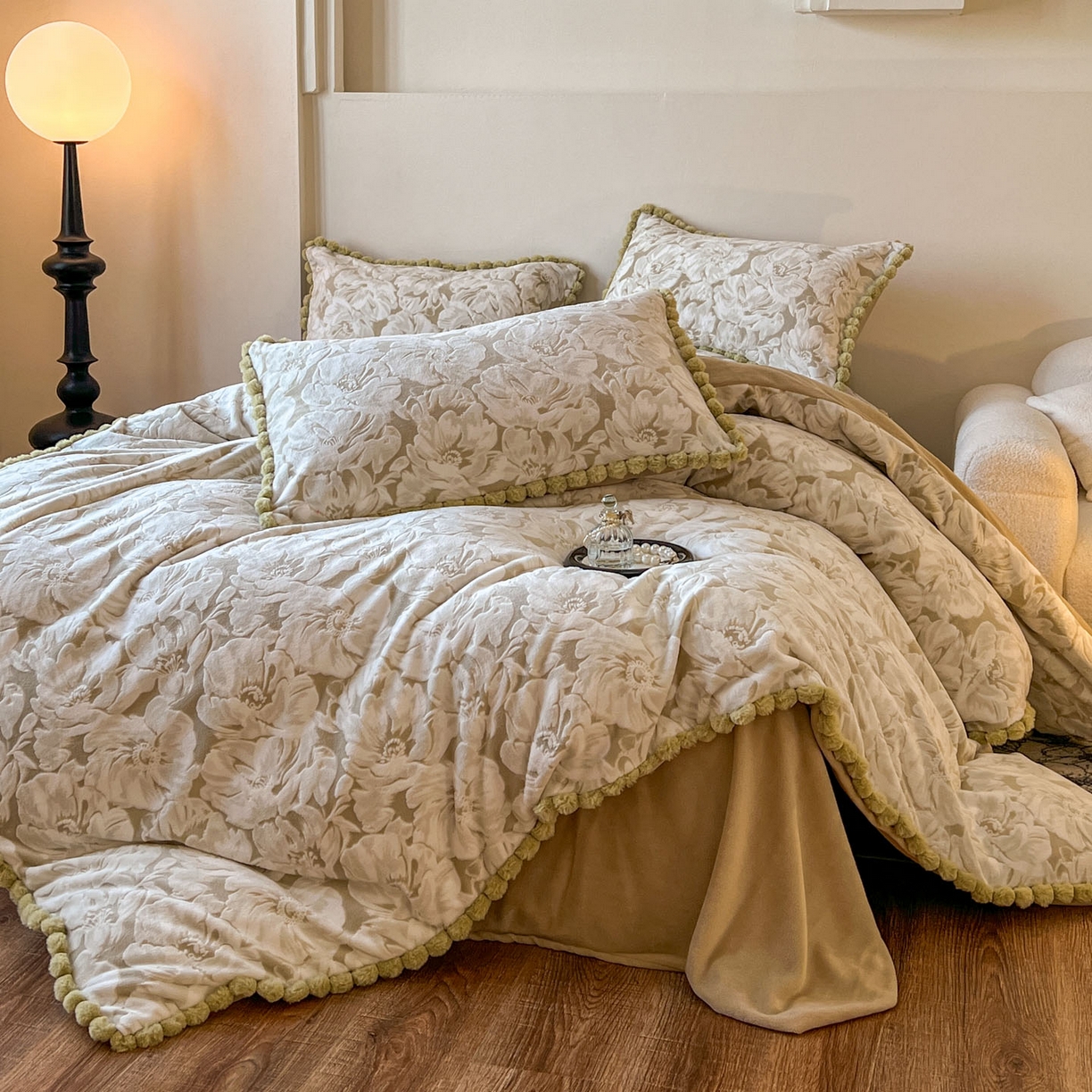 91家纺网 家纺一手货源 找家纺 （总）梵克保罗 2025新款立体雕花绒球球四件套（提供买家秀）