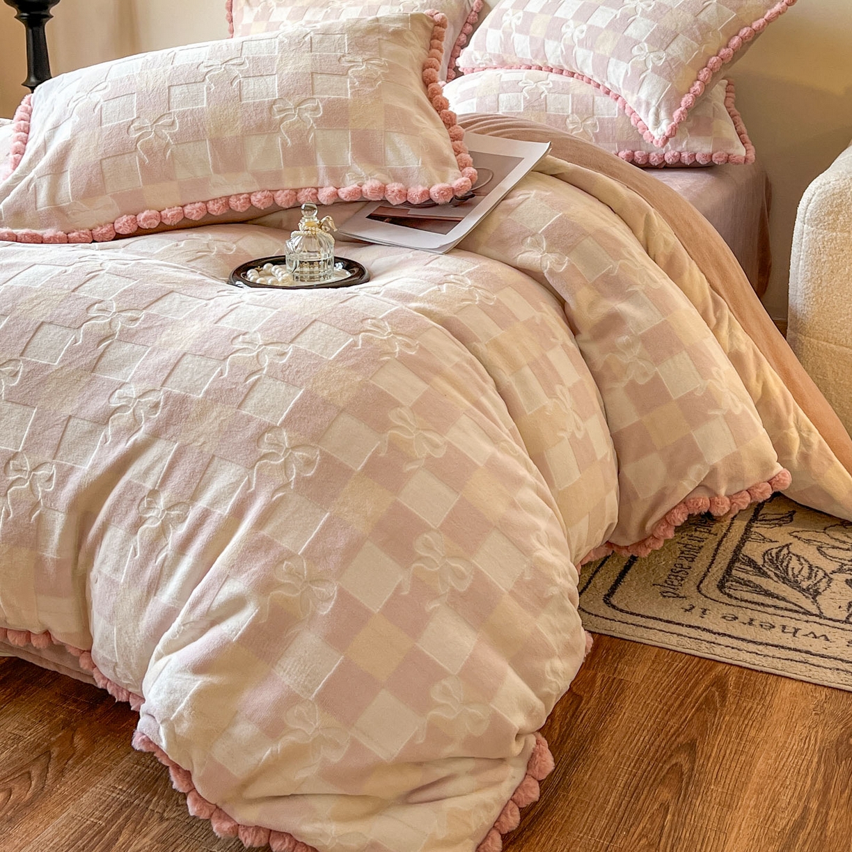 91家纺网 家纺一手货源 找家纺 梵克保罗 2025新款立体雕花绒球球四件套（提供买家秀） 幻彩