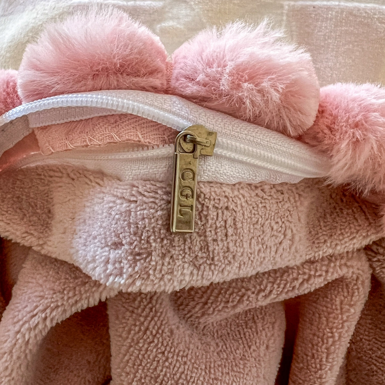 91家纺网 家纺一手货源 找家纺 梵克保罗 2025新款立体雕花绒球球四件套（提供买家秀） 幻彩