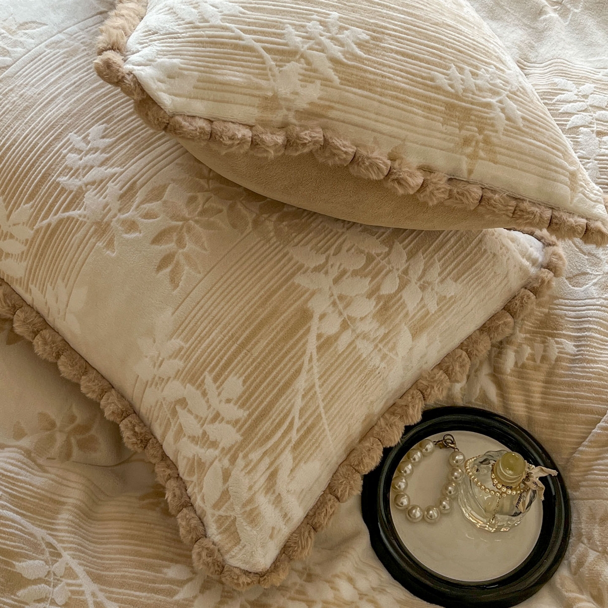 91家纺网 家纺一手货源 找家纺 梵克保罗 2025新款立体雕花绒球球四件套（提供买家秀） 罗曼蒂