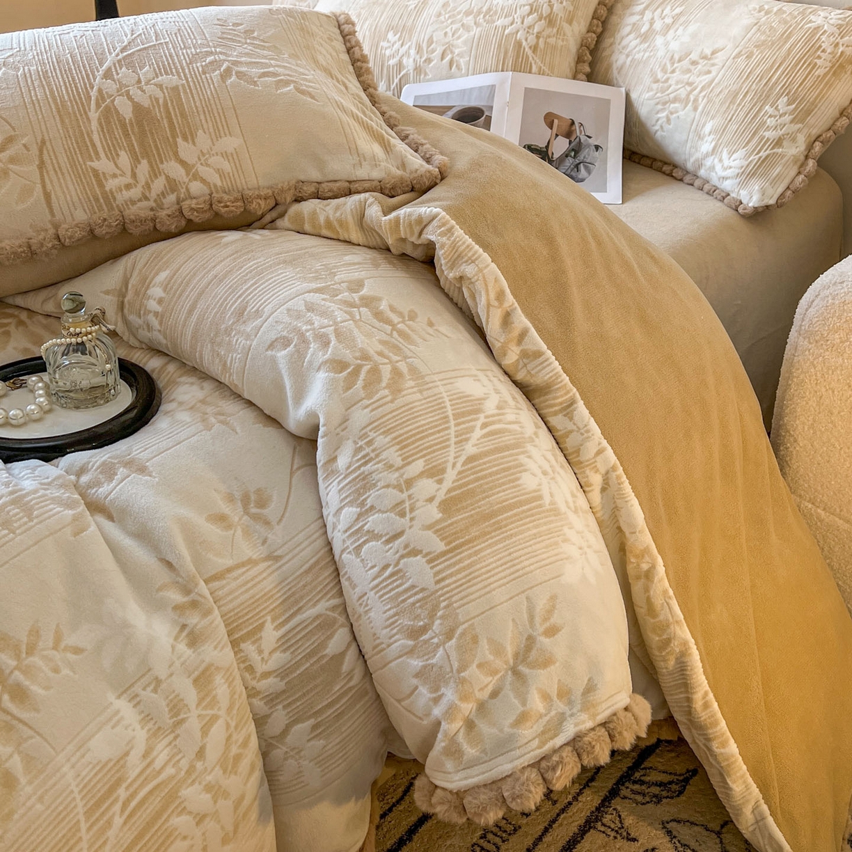 91家纺网 家纺一手货源 找家纺 梵克保罗 2025新款立体雕花绒球球四件套（提供买家秀） 罗曼蒂