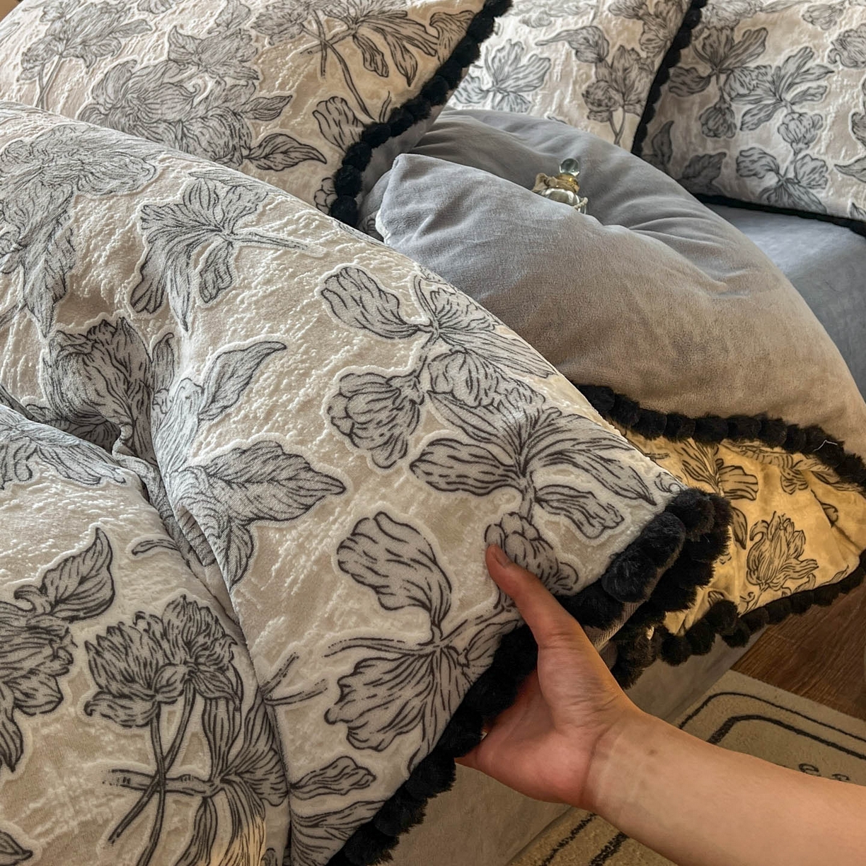 梵克保罗 2025新款立体雕花绒球球四件套（提供买家秀） 卢浮花园