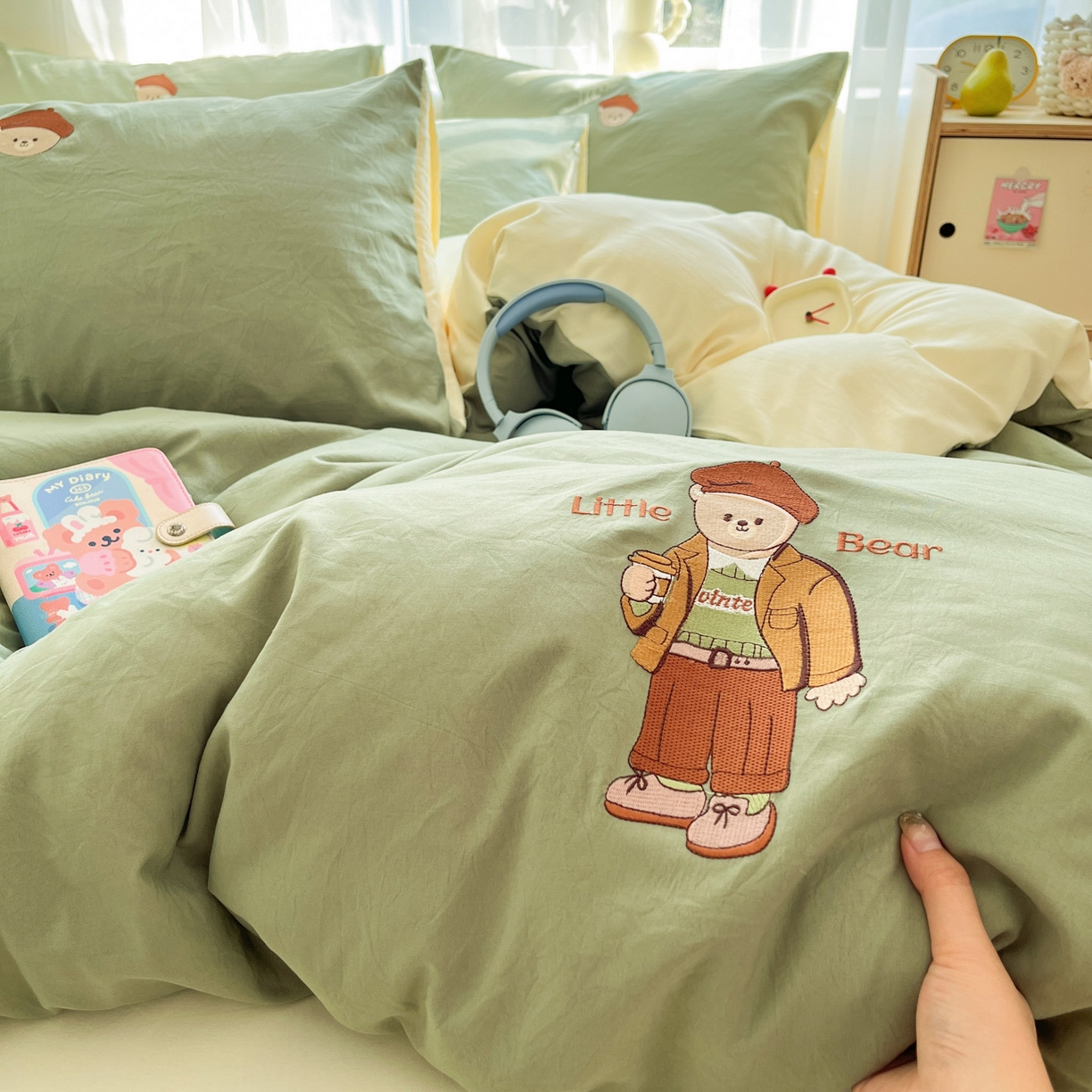 91家纺网 家纺一手货源 找家纺 优承佳生活馆 2026新款软糯云朵棉刺绣三件套四件套单被套小熊系列-系列一 咖啡熊