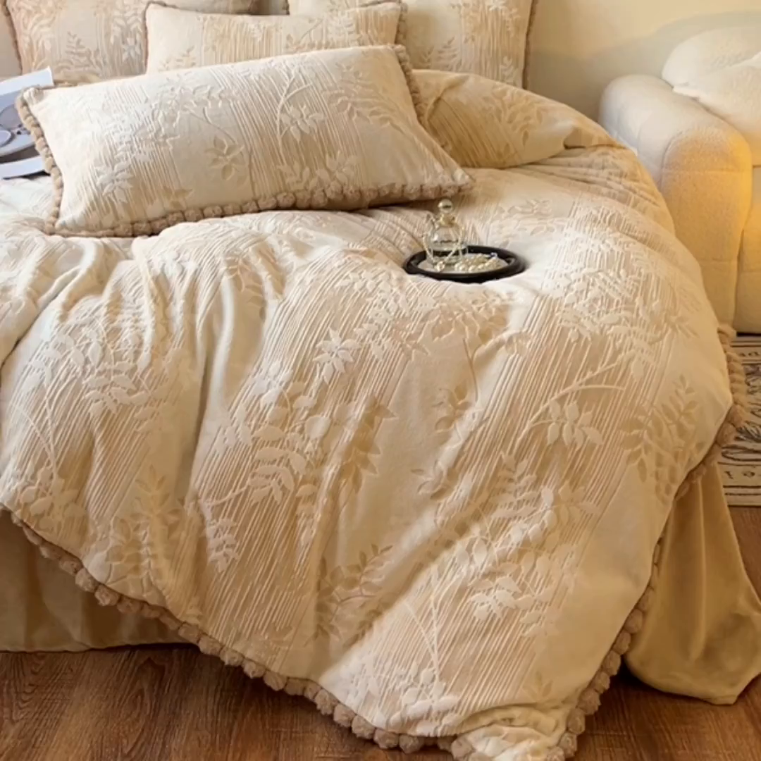 91家纺网 家纺一手货源 找家纺 梵克保罗 2025新款立体雕花绒球球四件套（提供买家秀） 罗曼蒂