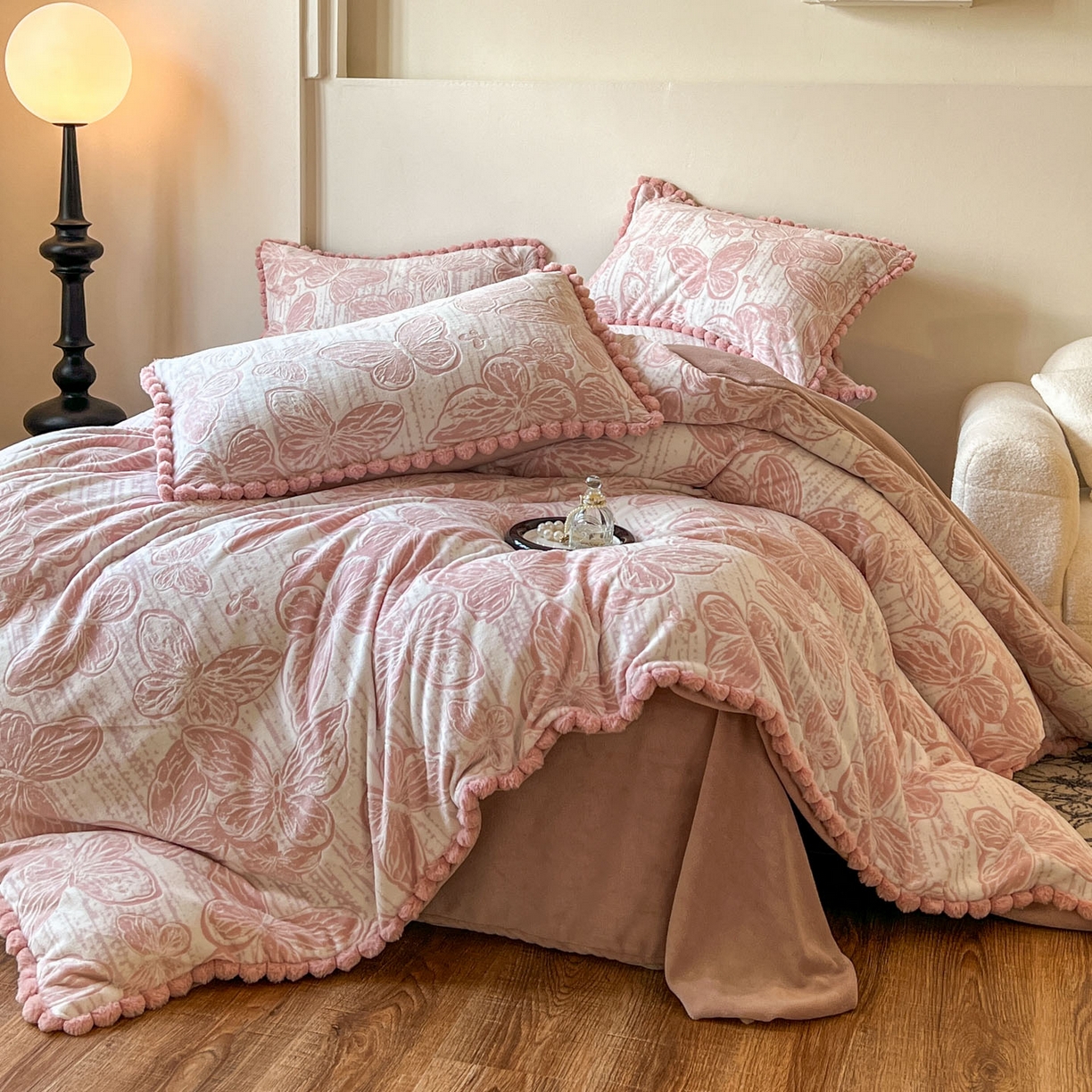 91家纺网 家纺一手货源 找家纺 梵克保罗 2025新款立体雕花绒球球四件套（提供买家秀） 花恋