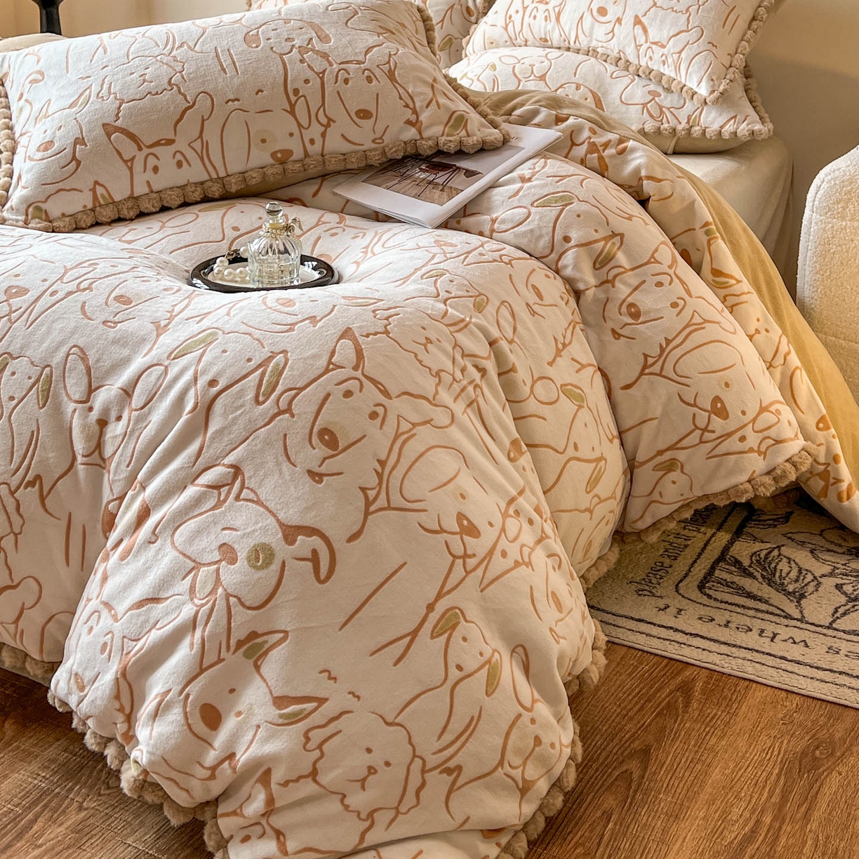 91家纺网 家纺一手货源 找家纺 梵克保罗 2025新款立体雕花绒球球四件套（提供买家秀） 狗狗乐园