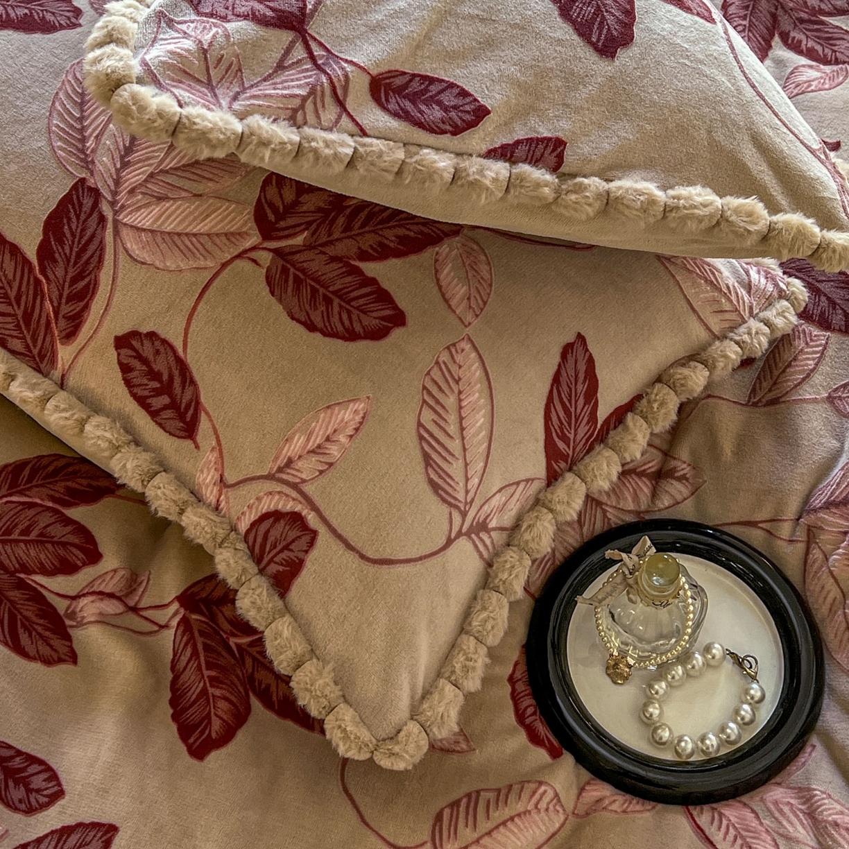 91家纺网 家纺一手货源 找家纺 梵克保罗 2025新款立体雕花绒球球四件套（提供买家秀） 叶繁