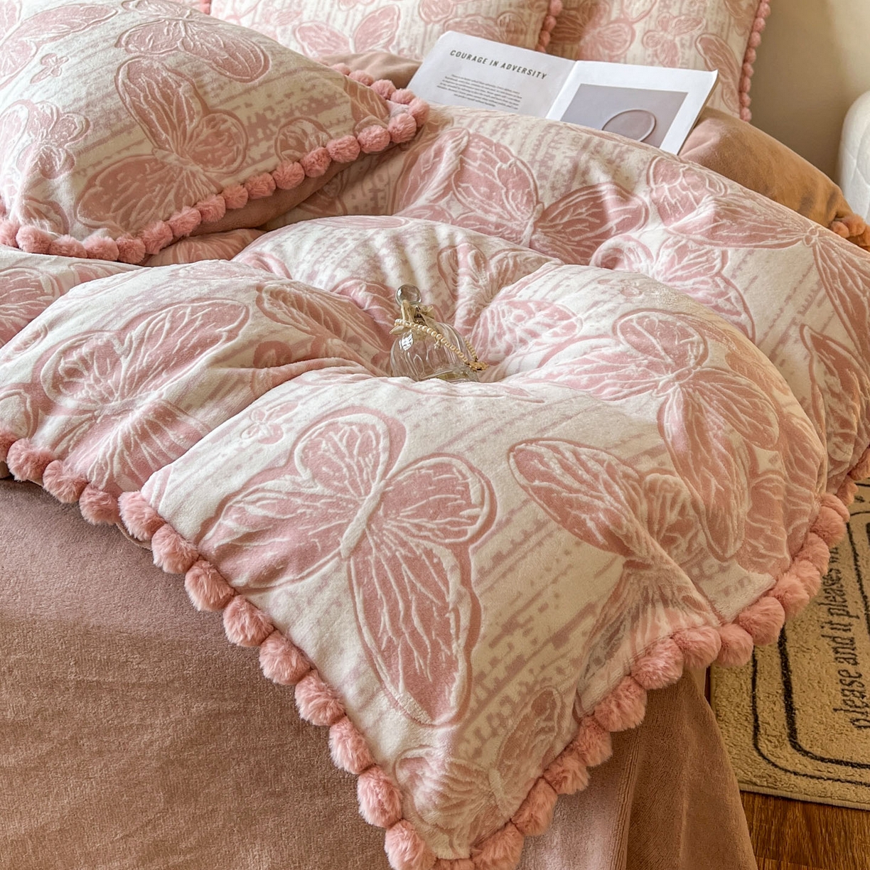 91家纺网 家纺一手货源 找家纺 梵克保罗 2025新款立体雕花绒球球四件套（提供买家秀） 花恋