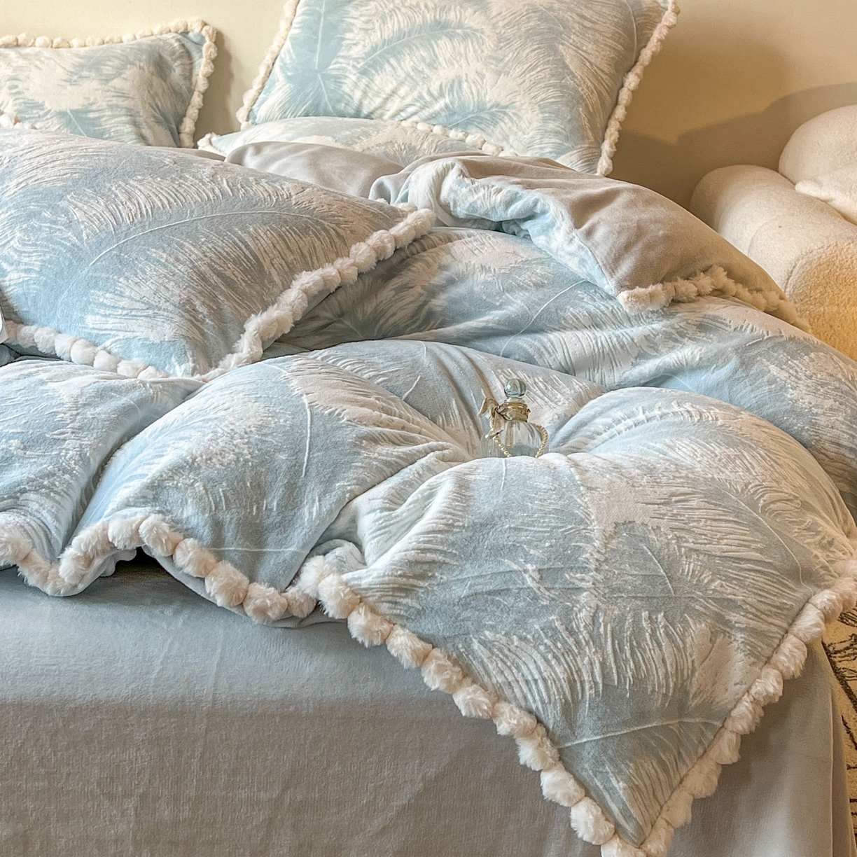 91家纺网 家纺一手货源 找家纺 梵克保罗 2025新款立体雕花绒球球四件套（提供买家秀） 慕叶