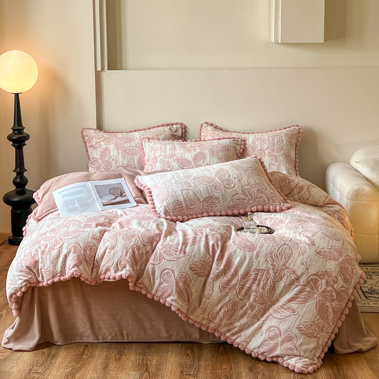 91家纺网 家纺一手货源 找家纺 梵克保罗 2025新款立体雕花绒球球四件套（提供买家秀） 花恋