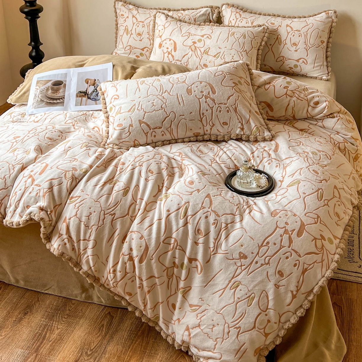 91家纺网 家纺一手货源 找家纺 梵克保罗 2025新款立体雕花绒球球四件套（提供买家秀） 狗狗乐园