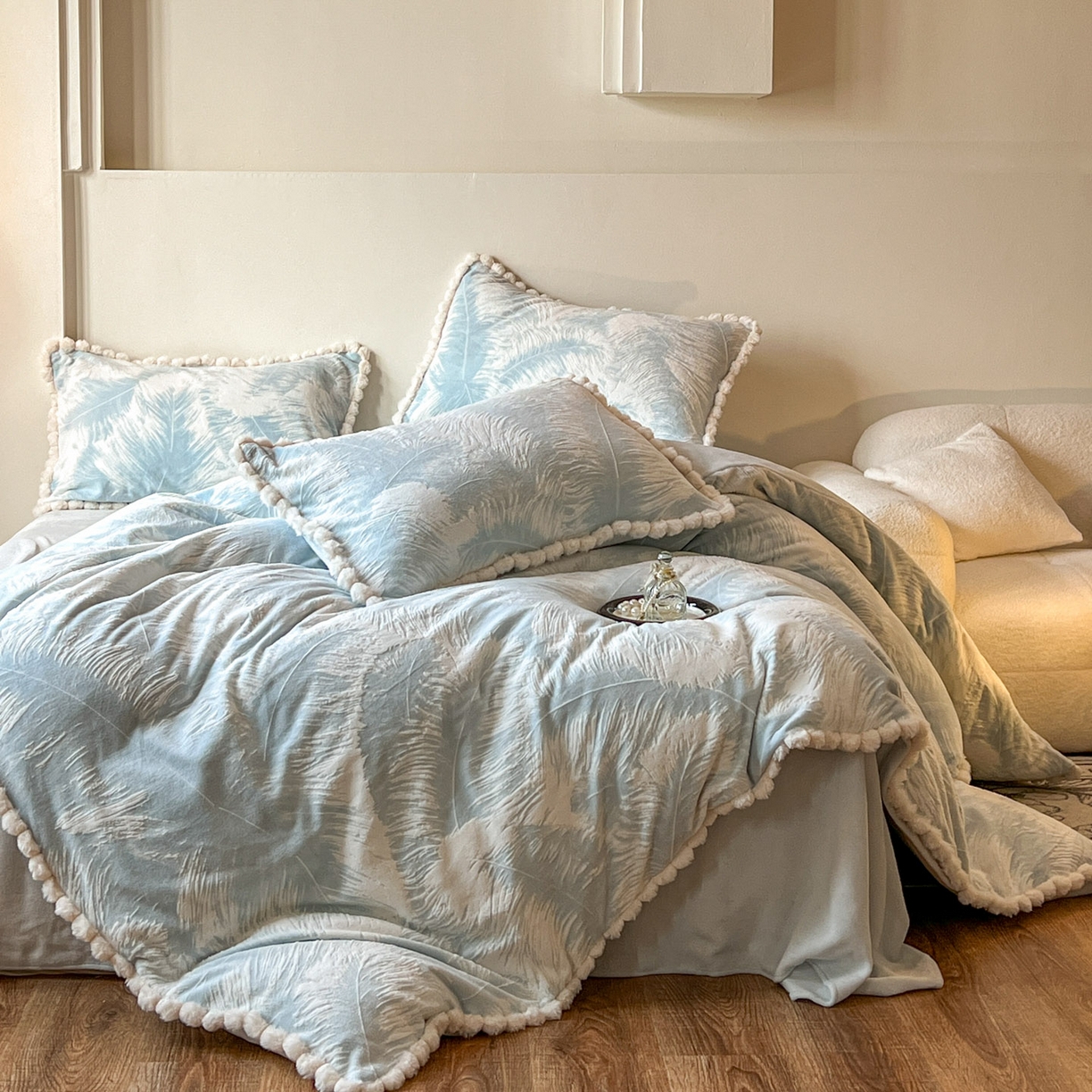 91家纺网 家纺一手货源 找家纺 梵克保罗 2025新款立体雕花绒球球四件套（提供买家秀） 慕叶