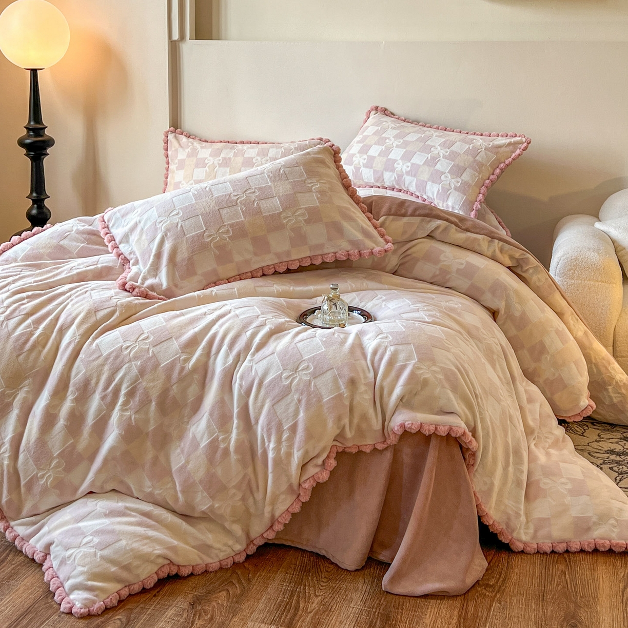 91家纺网 家纺一手货源 找家纺 梵克保罗 2025新款立体雕花绒球球四件套（提供买家秀） 幻彩