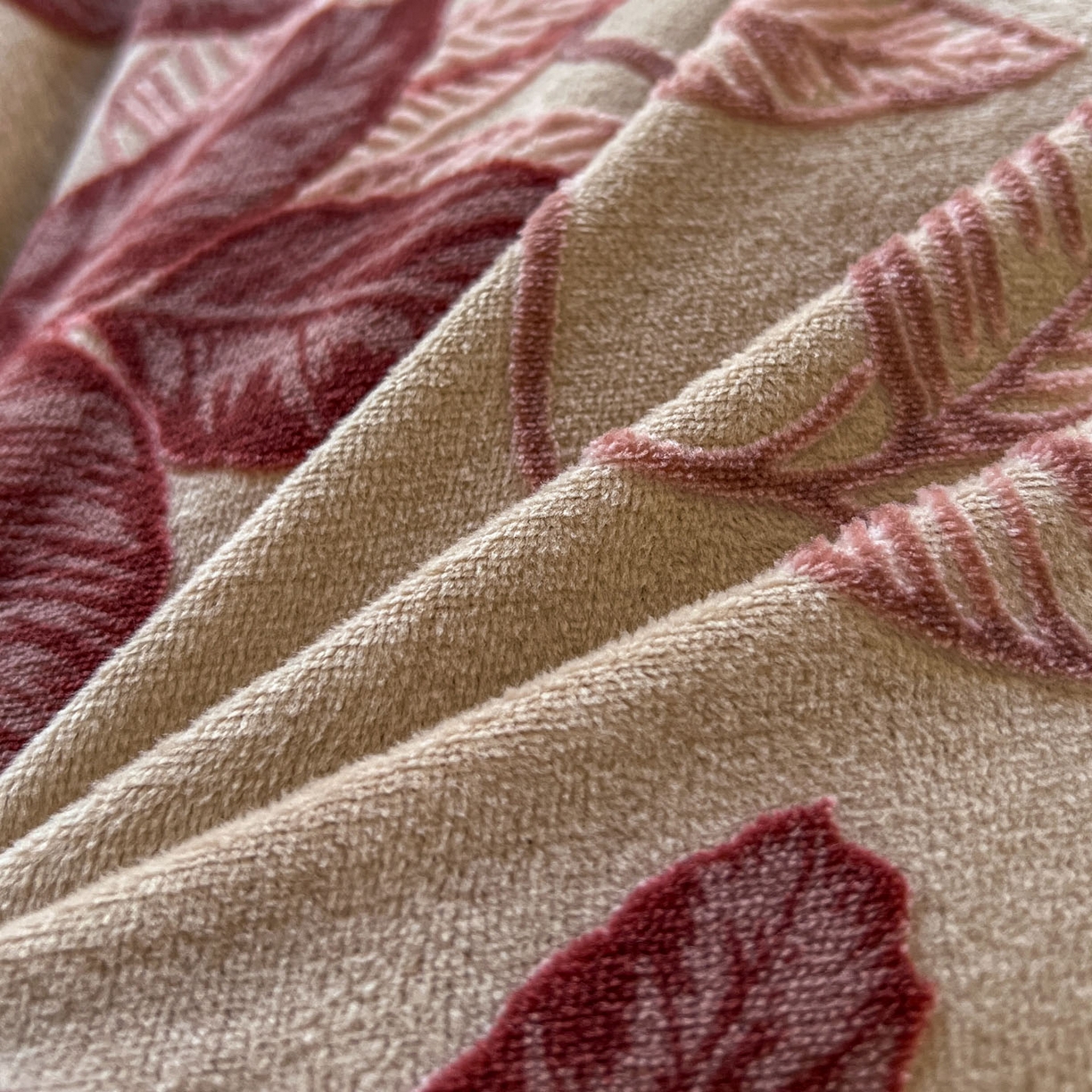 91家纺网 家纺一手货源 找家纺 梵克保罗 2025新款立体雕花绒球球四件套（提供买家秀） 叶繁