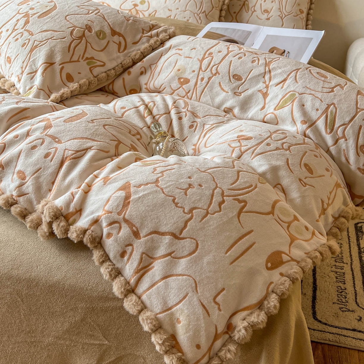 91家纺网 家纺一手货源 找家纺 梵克保罗 2025新款立体雕花绒球球四件套（提供买家秀） 狗狗乐园