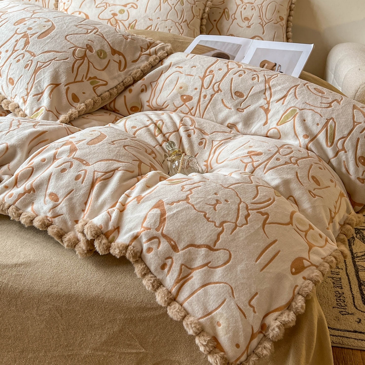 91家纺网 家纺一手货源 找家纺 梵克保罗 2025新款立体雕花绒球球四件套（提供买家秀） 狗狗乐园