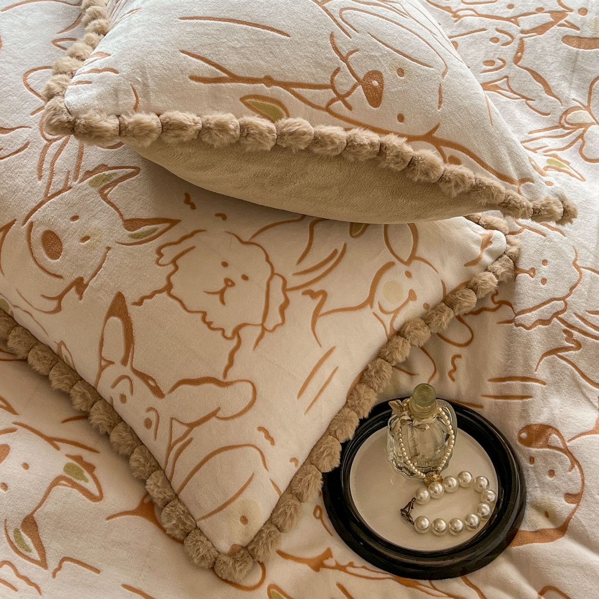 91家纺网 家纺一手货源 找家纺 梵克保罗 2025新款立体雕花绒球球四件套（提供买家秀） 狗狗乐园