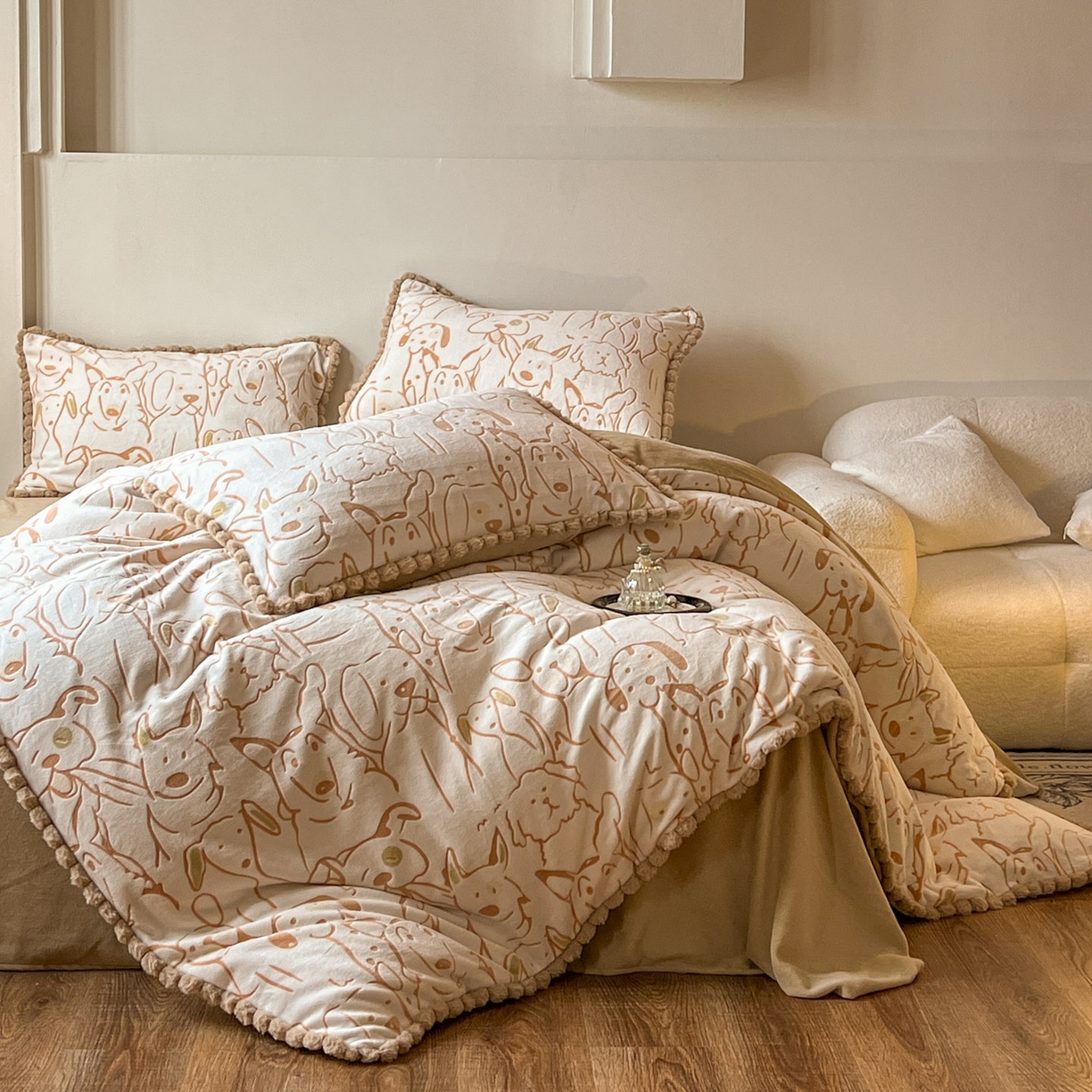 91家纺网 家纺一手货源 找家纺 梵克保罗 2025新款立体雕花绒球球四件套（提供买家秀） 狗狗乐园