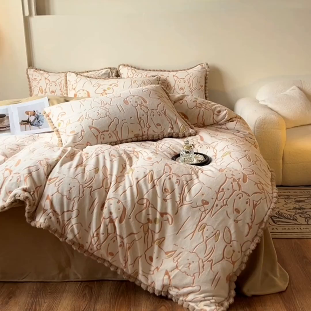 91家纺网 家纺一手货源 找家纺 梵克保罗 2025新款立体雕花绒球球四件套（提供买家秀） 狗狗乐园