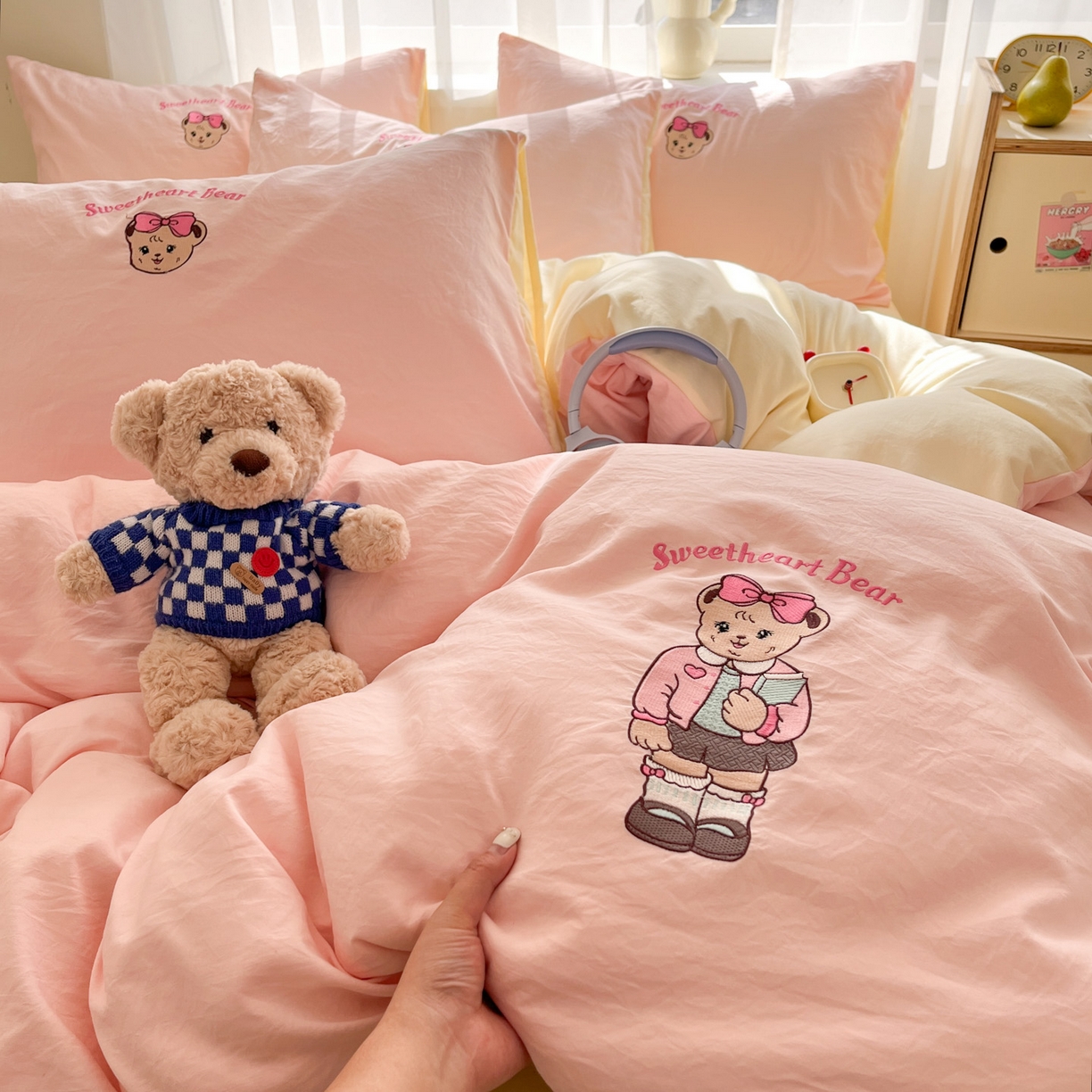 91家纺网 家纺一手货源 找家纺 优承佳生活馆 2026新款软糯云朵棉刺绣三件套四件套单被套小熊系列-系列一 甜蜜熊