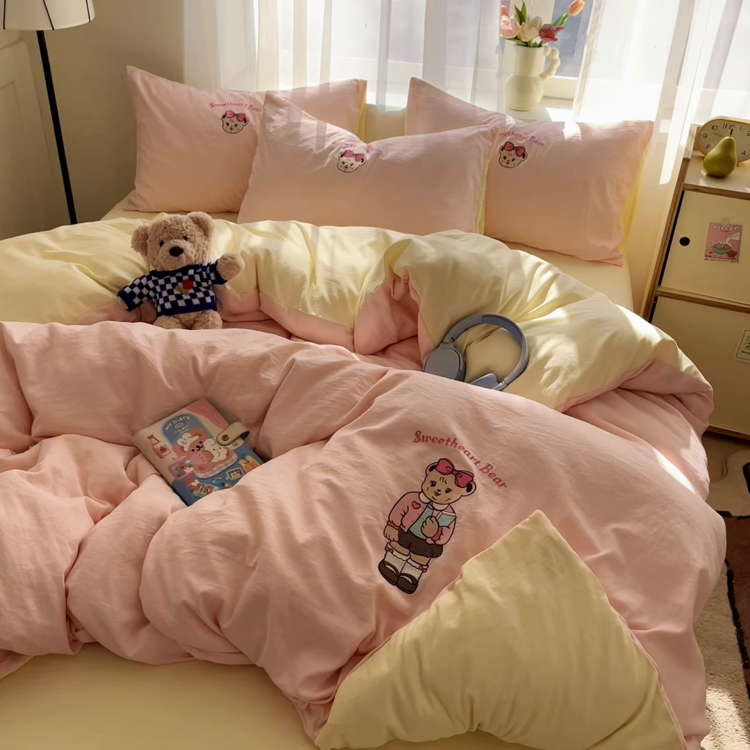 91家纺网 家纺一手货源 找家纺 优承佳生活馆 2026新款软糯云朵棉刺绣三件套四件套单被套小熊系列-系列一 甜蜜熊