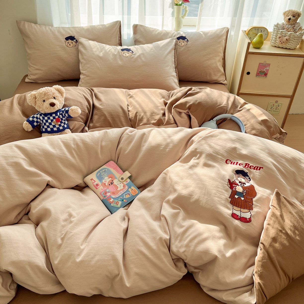 91家纺网 家纺一手货源 找家纺 优承佳生活馆 2026新款软糯云朵棉刺绣三件套四件套单被套小熊系列-系列一 休闲熊