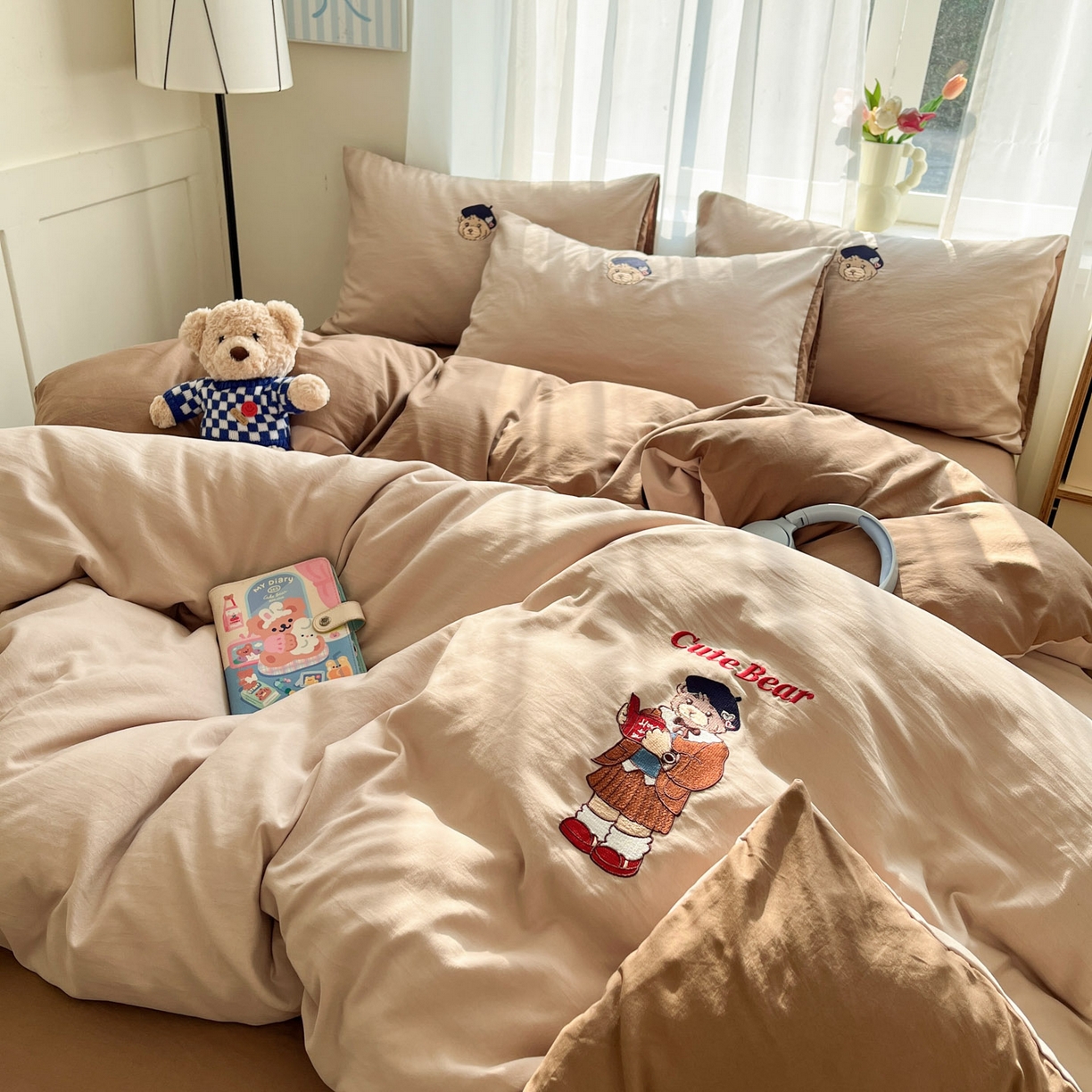 91家纺网 家纺一手货源 找家纺 优承佳生活馆 2026新款软糯云朵棉刺绣三件套四件套单被套小熊系列-系列一 休闲熊