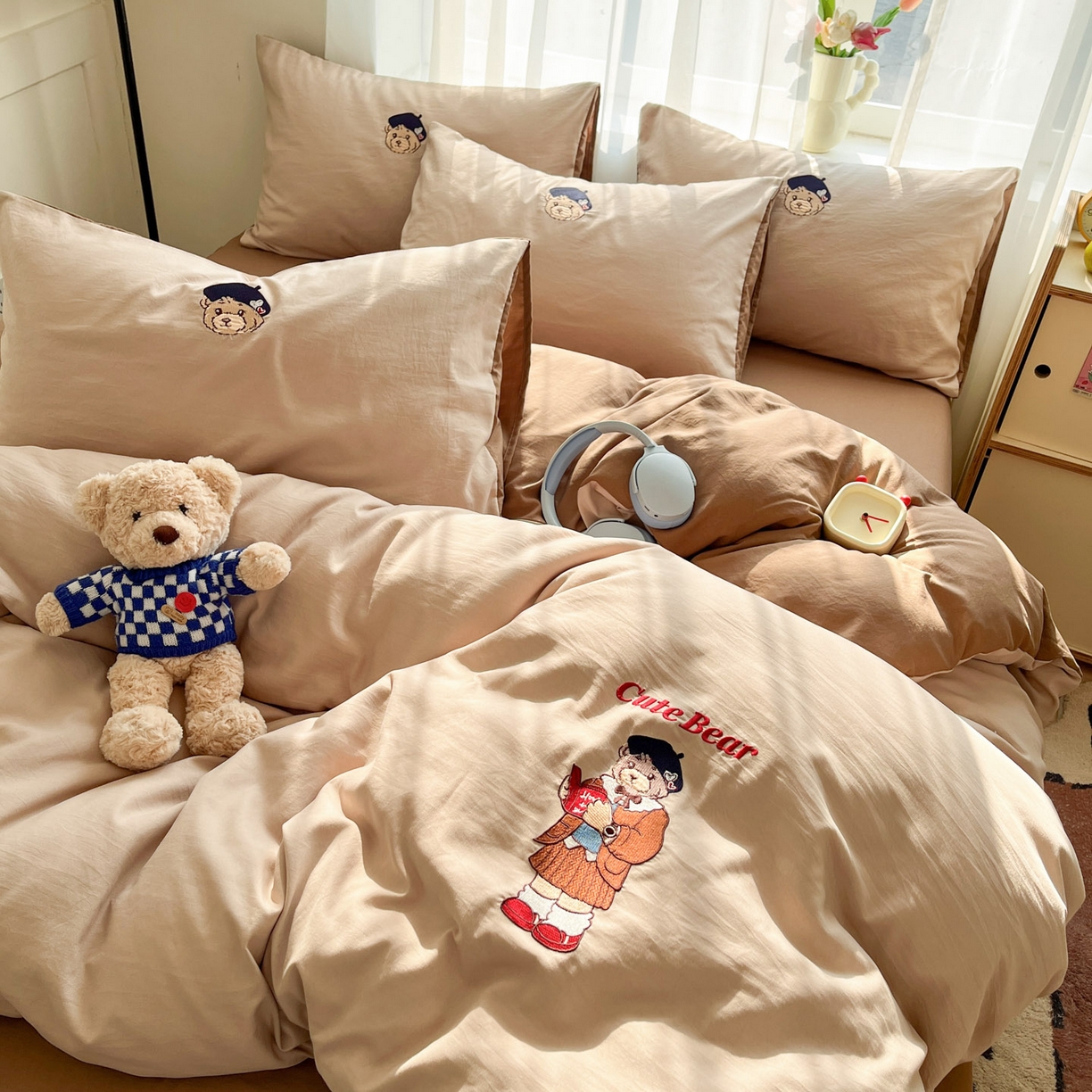 91家纺网 家纺一手货源 找家纺 优承佳生活馆 2026新款软糯云朵棉刺绣三件套四件套单被套小熊系列-系列一 休闲熊