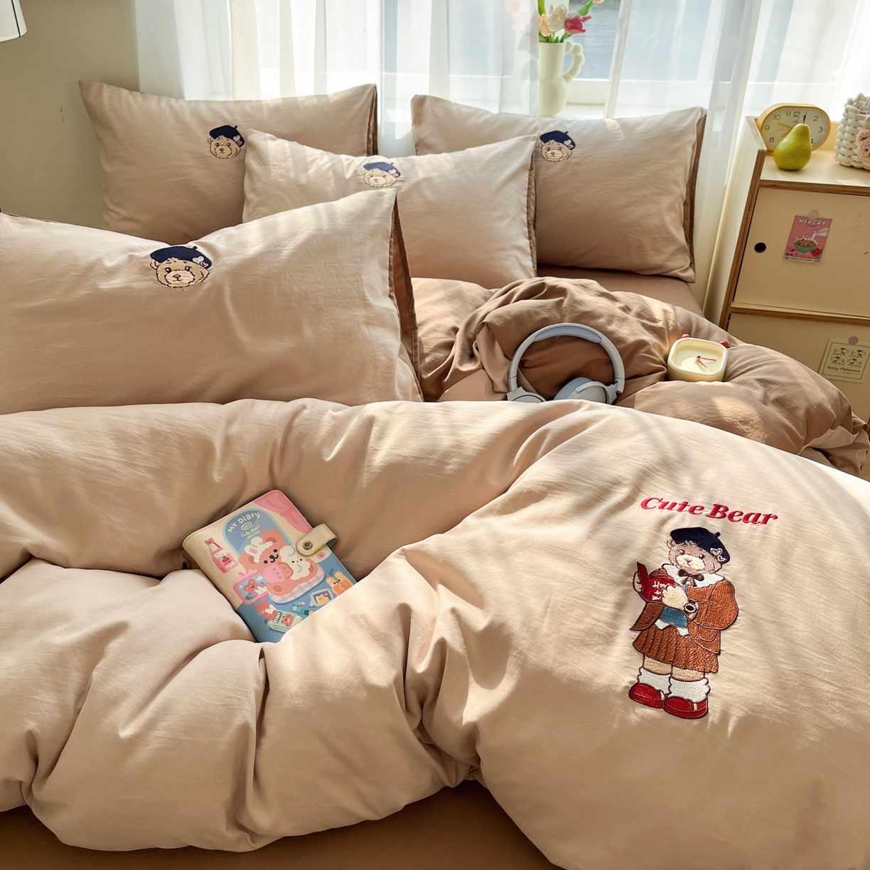 91家纺网 家纺一手货源 找家纺 优承佳生活馆 2026新款软糯云朵棉刺绣三件套四件套单被套小熊系列-系列一 休闲熊