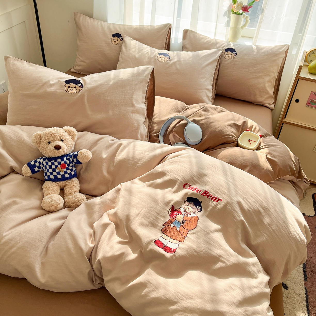 91家纺网 家纺一手货源 找家纺 优承佳生活馆 2026新款软糯云朵棉刺绣三件套四件套单被套小熊系列-系列一 休闲熊