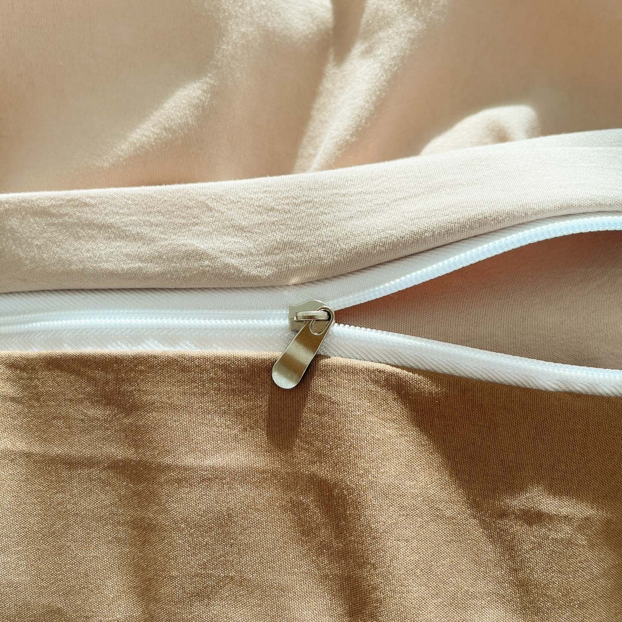 91家纺网 家纺一手货源 找家纺 优承佳生活馆 2026新款软糯云朵棉刺绣三件套四件套单被套小熊系列-系列一 休闲熊