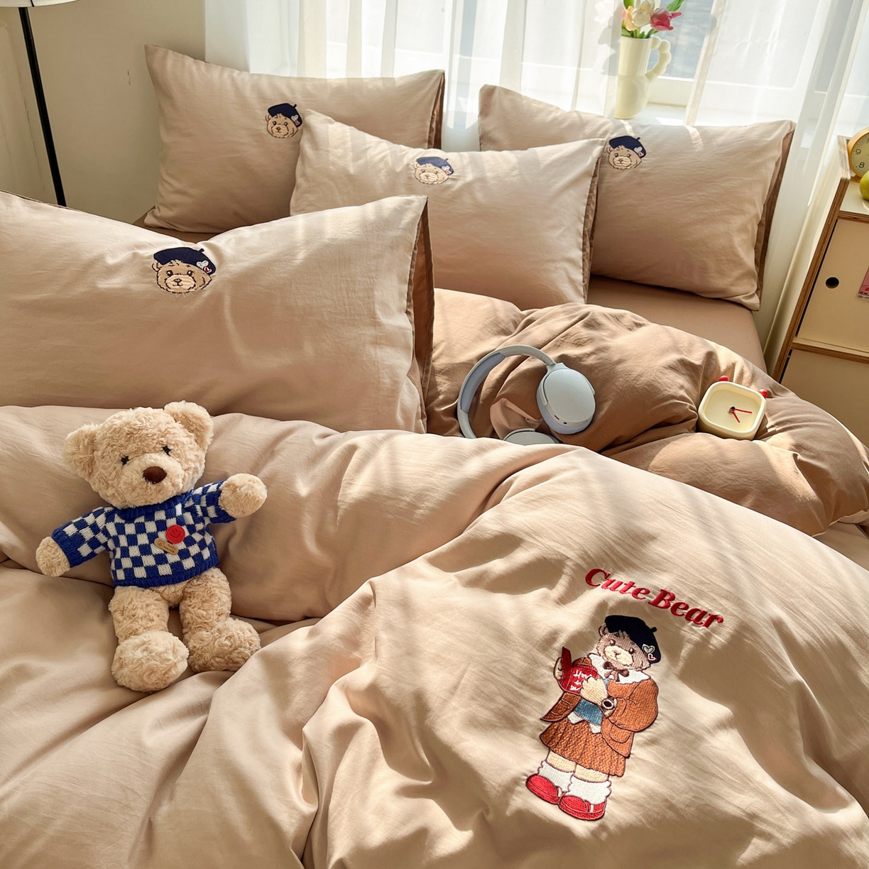 91家纺网 家纺一手货源 找家纺 优承佳生活馆 2026新款软糯云朵棉刺绣三件套四件套单被套小熊系列-系列一 休闲熊