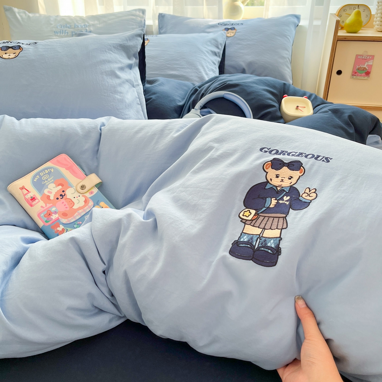 91家纺网 家纺一手货源 找家纺 优承佳生活馆 2026新款软糯云朵棉刺绣三件套四件套单被套小熊系列-系列一 耶比熊