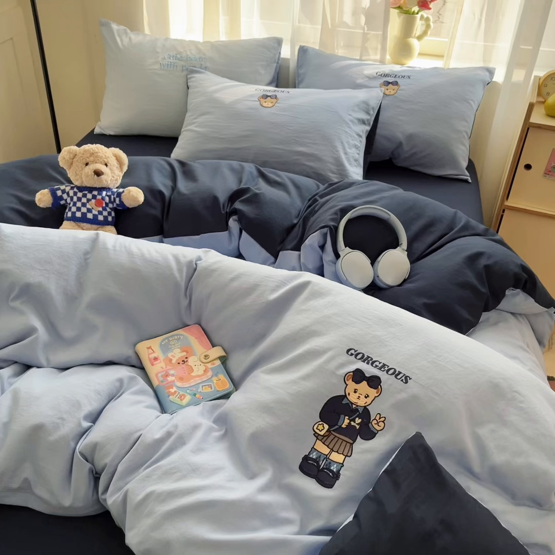 91家纺网 家纺一手货源 找家纺 优承佳生活馆 2026新款软糯云朵棉刺绣三件套四件套单被套小熊系列-系列一 耶比熊
