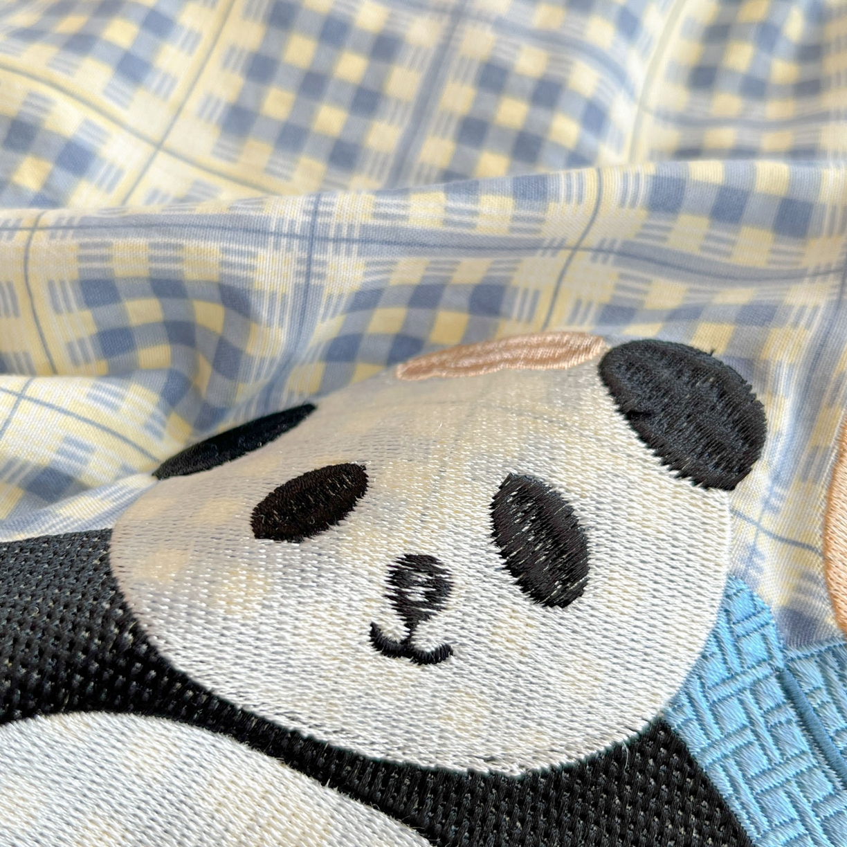 91家纺网 家纺一手货源 找家纺 优承佳生活馆 2026新款软糯云朵棉刺绣三件套四件套单被套小熊系列-系列二 好伙伴