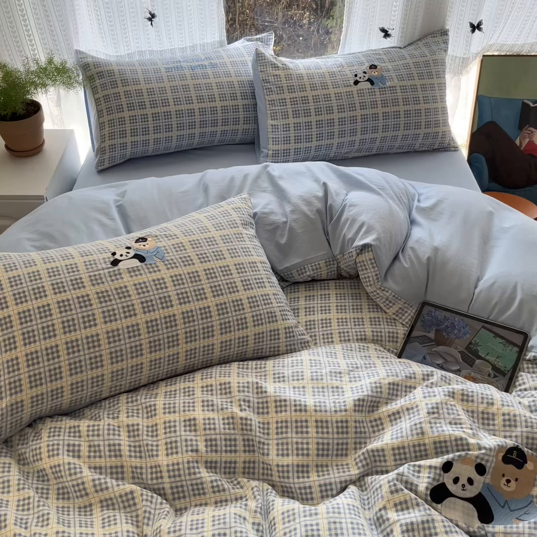 91家纺网 家纺一手货源 找家纺 优承佳生活馆 2026新款软糯云朵棉刺绣三件套四件套单被套小熊系列-系列二 好伙伴