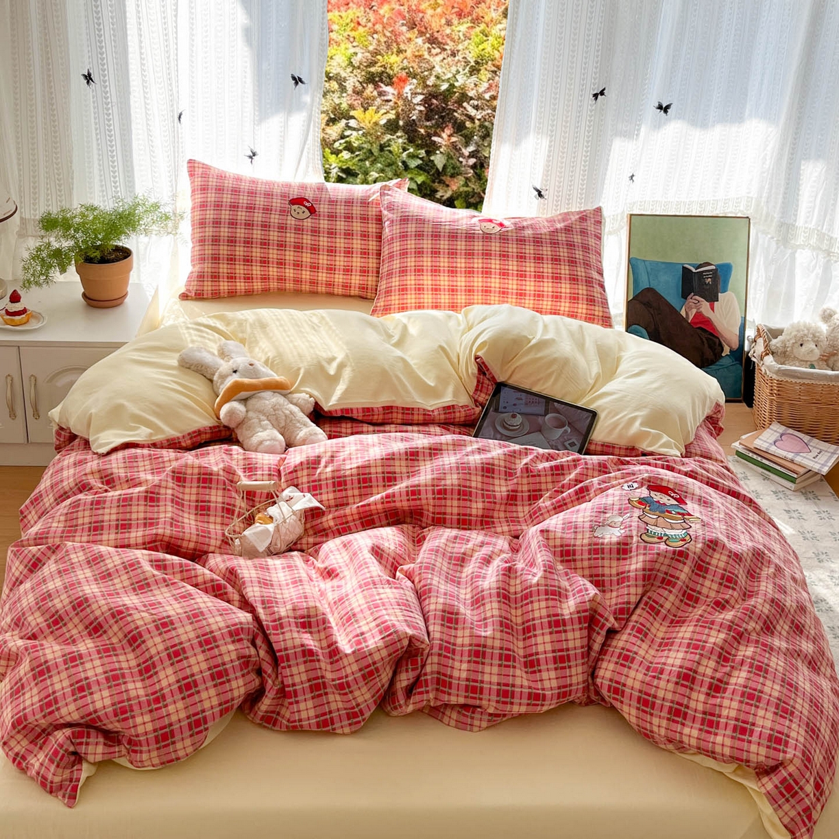 91家纺网 家纺一手货源 找家纺 优承佳生活馆 2026新款软糯云朵棉刺绣三件套四件套单被套小熊系列-系列二 红帽小熊