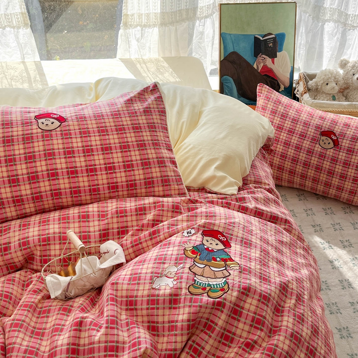 91家纺网 家纺一手货源 找家纺 优承佳生活馆 2026新款软糯云朵棉刺绣三件套四件套单被套小熊系列-系列二 红帽小熊